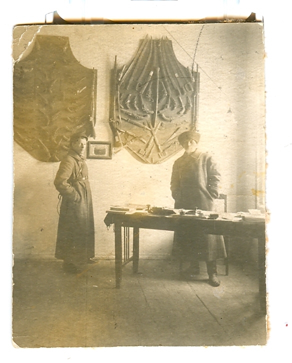 Изъятое оружие басмачей. Милиция города Бухары. 